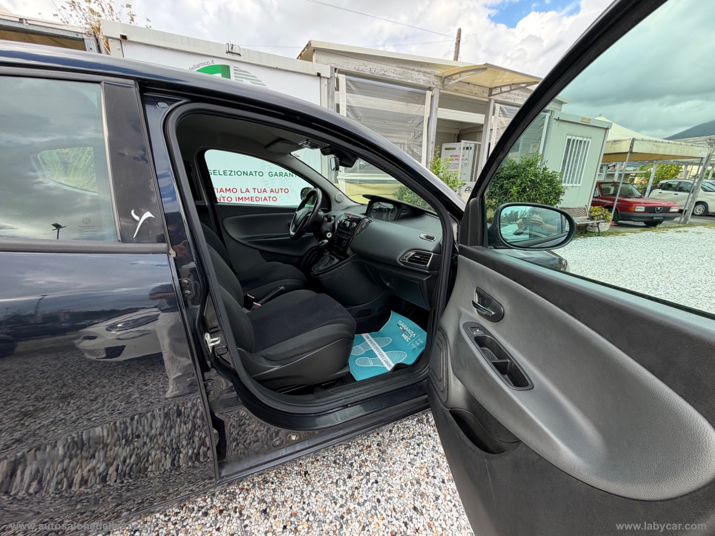 Ypsilon 0.9 T.Air 85 CV 5p. S&S DFN Gold - immagine 10