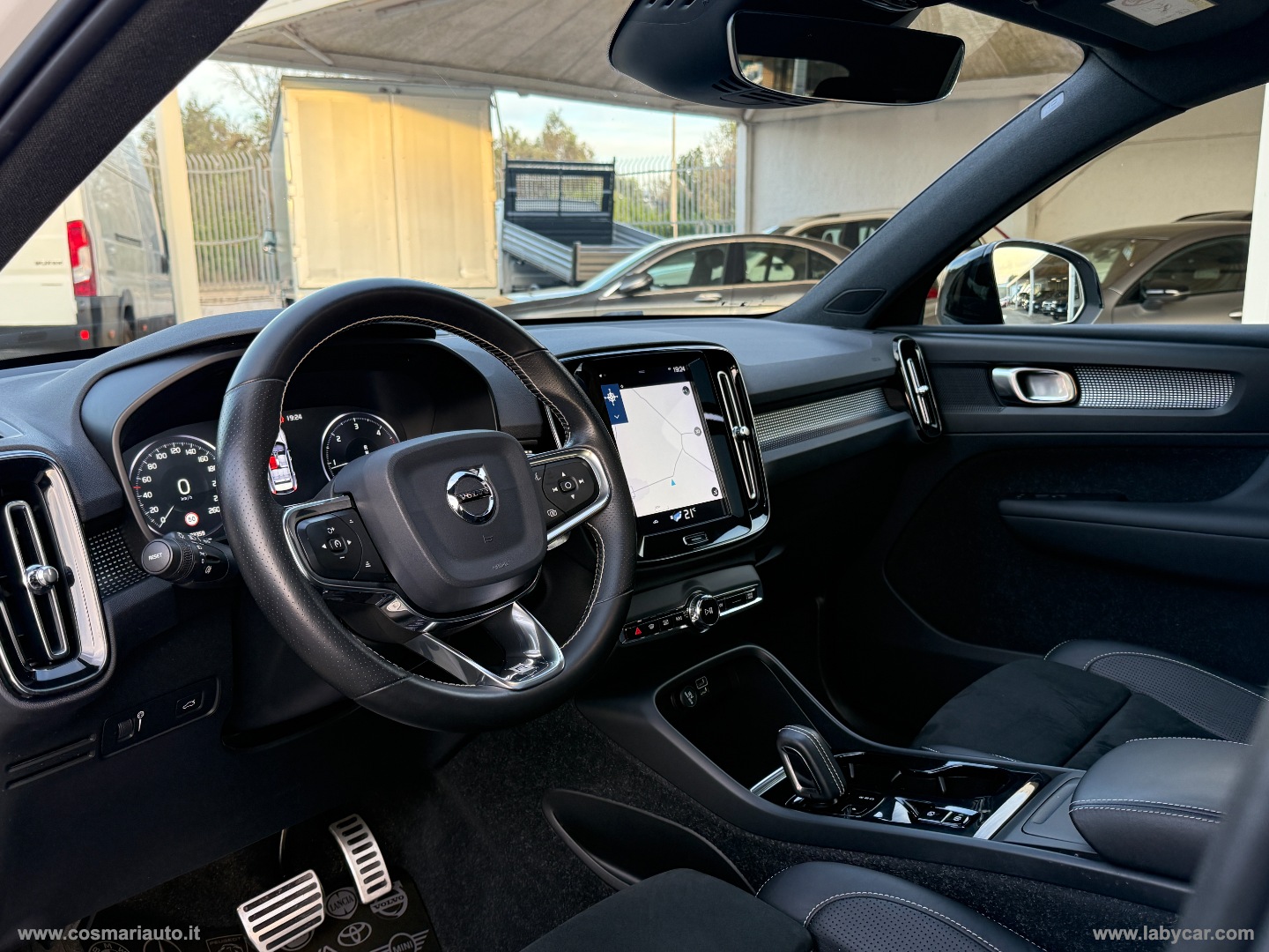 XC40 D3 AWD Geartronic R-design N1 TETTO/GANCIO - immagine 10