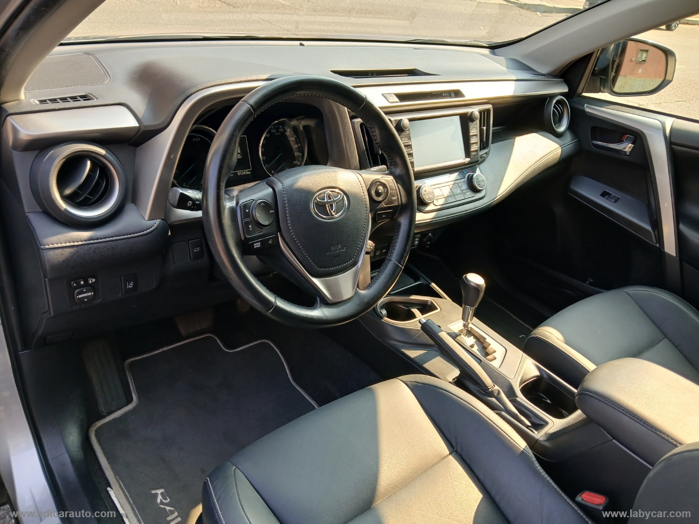 RAV4 2.5 Hybrid 2WD Lounge - immagine 10