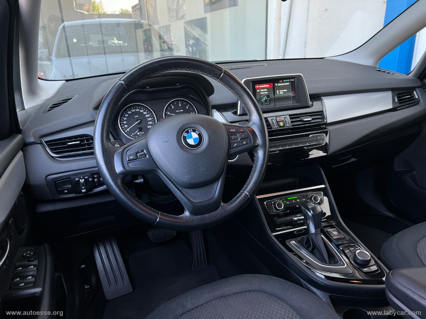 218d Active Tourer Advantage AUT. - immagine 10