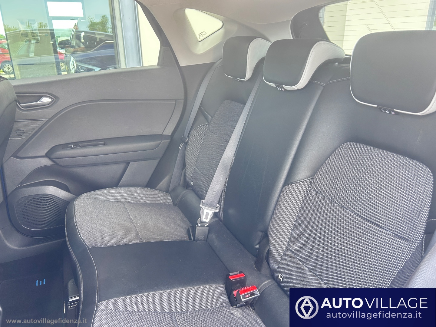 Captur Hybrid E-Tech 145 CV Business - immagine 10