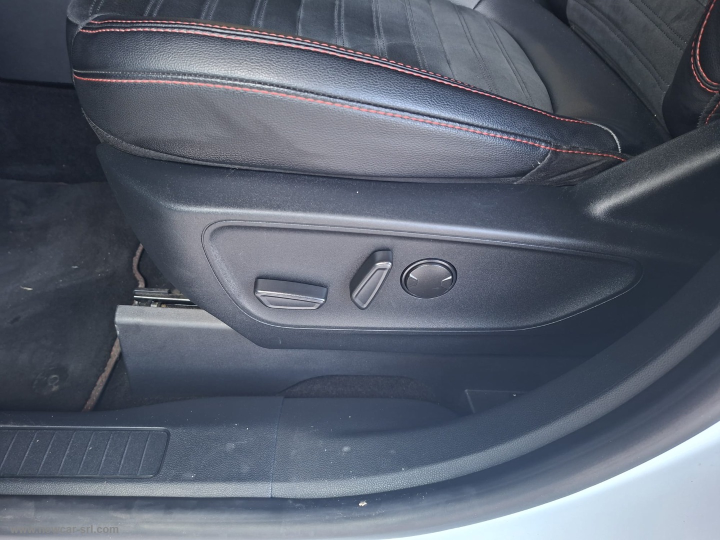 Kuga 2.5 Plug In Hyb. 225CV CVT 2WD ST-L - immagine 10