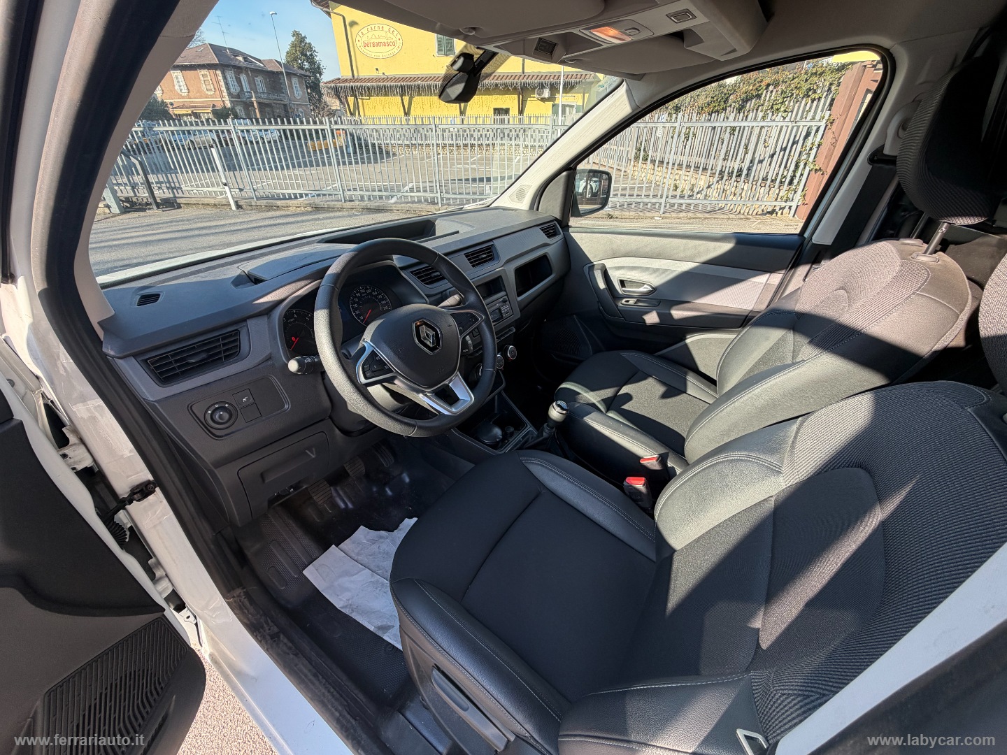 Express 1.5 Blue dCi 95 Van - immagine 10