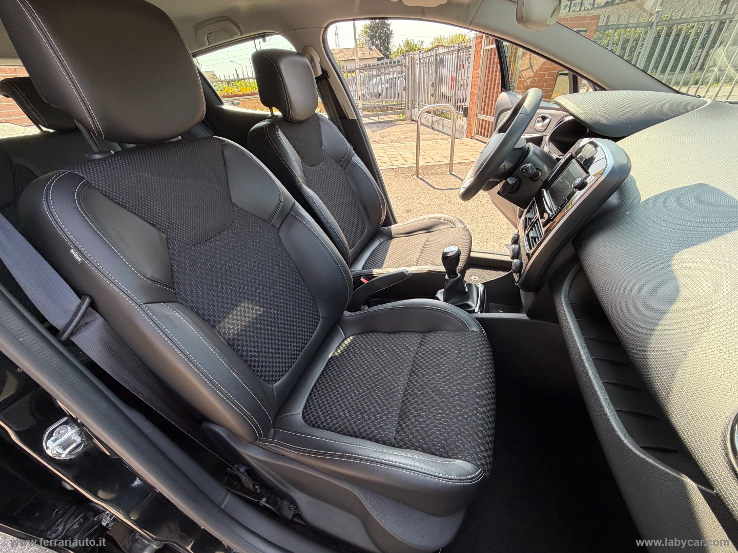 Clio TCe 12V 90CV GPL 5p. Moschino Int. - immagine 10