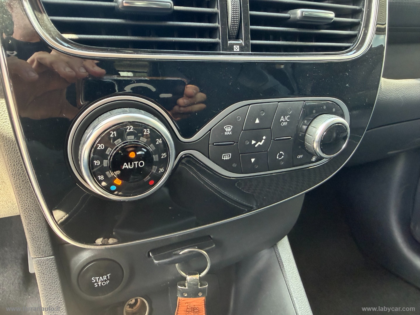 Clio TCe 12V 90CV 5p. Moschino Zen - immagine 10
