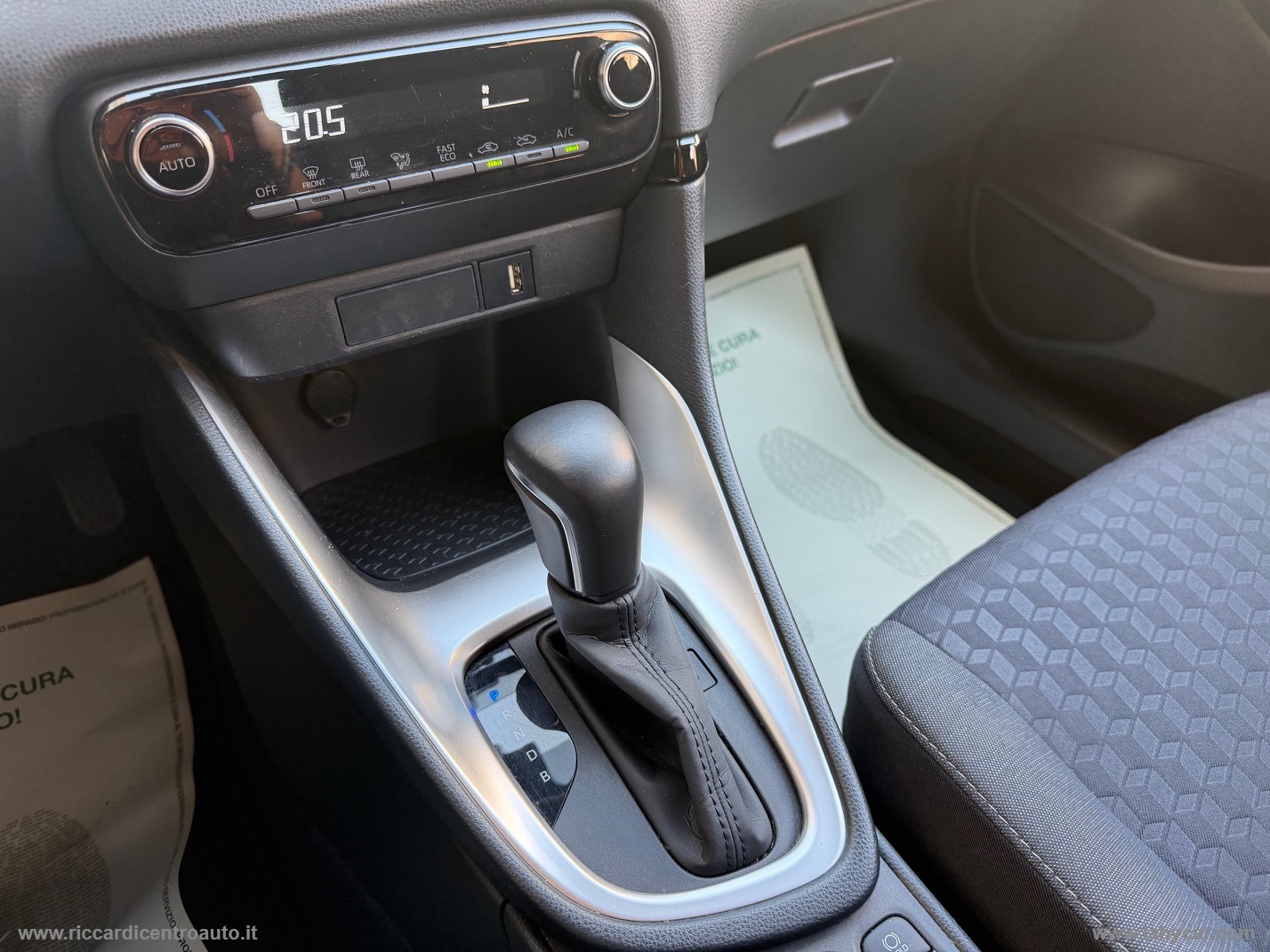 Yaris 1.5 Hybrid 5p. Active - immagine 10