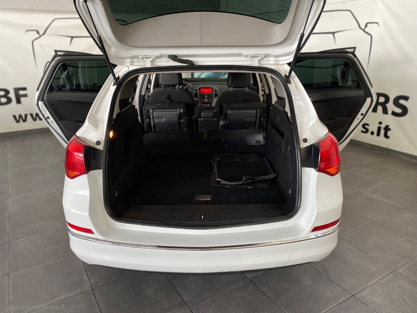 ASTRA SPORTSTOURER - immagine 10
