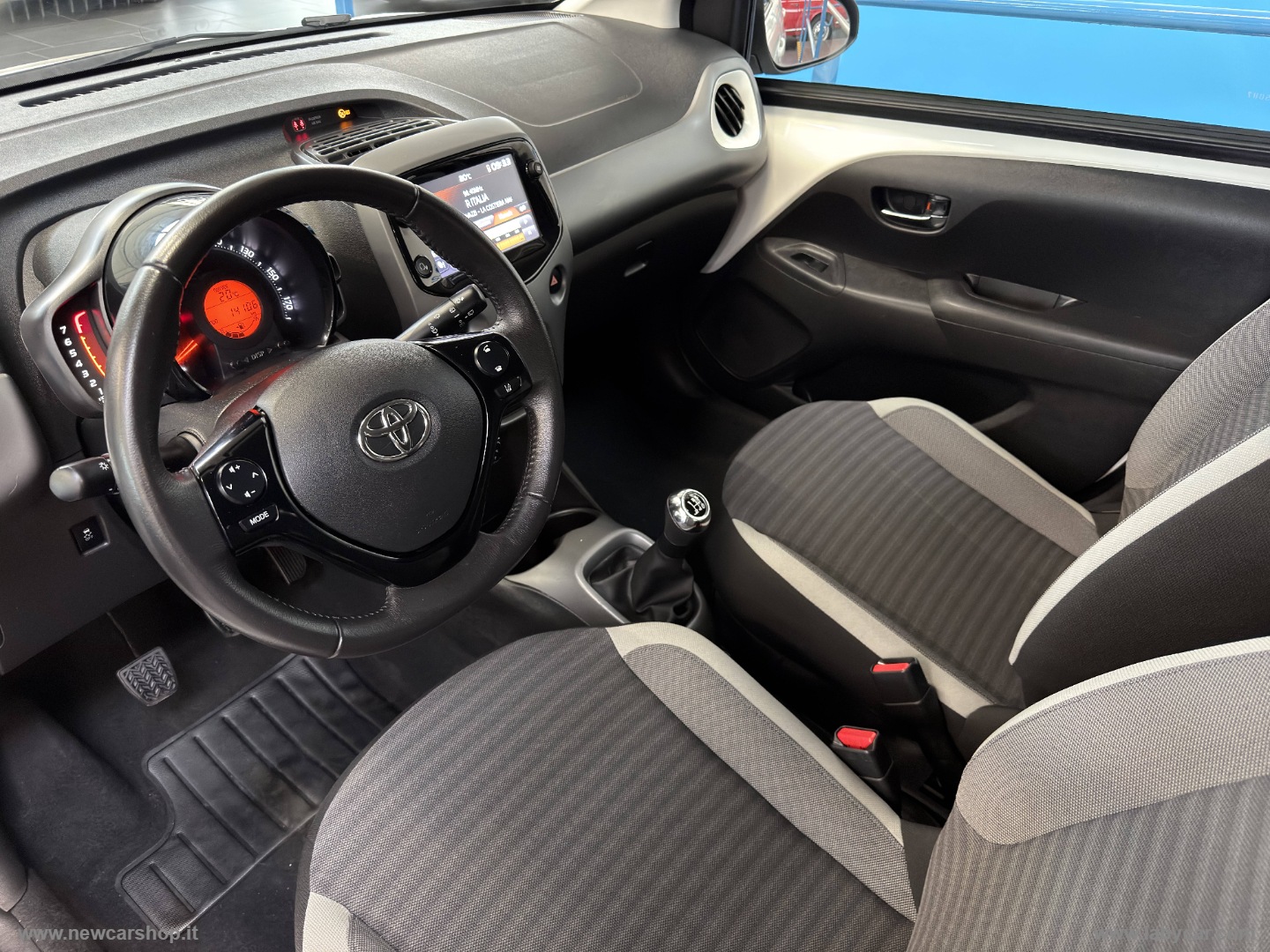 Aygo 1.0 VVT-i 72 CV 5p. x-play NEOPATENTATI - immagine 10