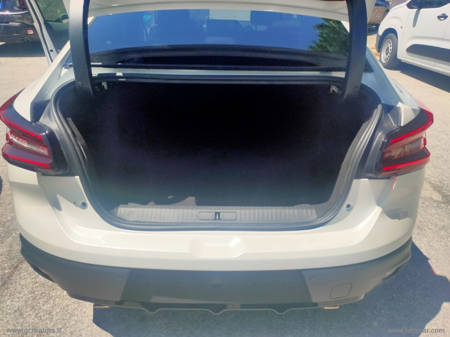 Citroën C4 C4 X PureTech 130 S&S EAT8 Shine - Immagine 10