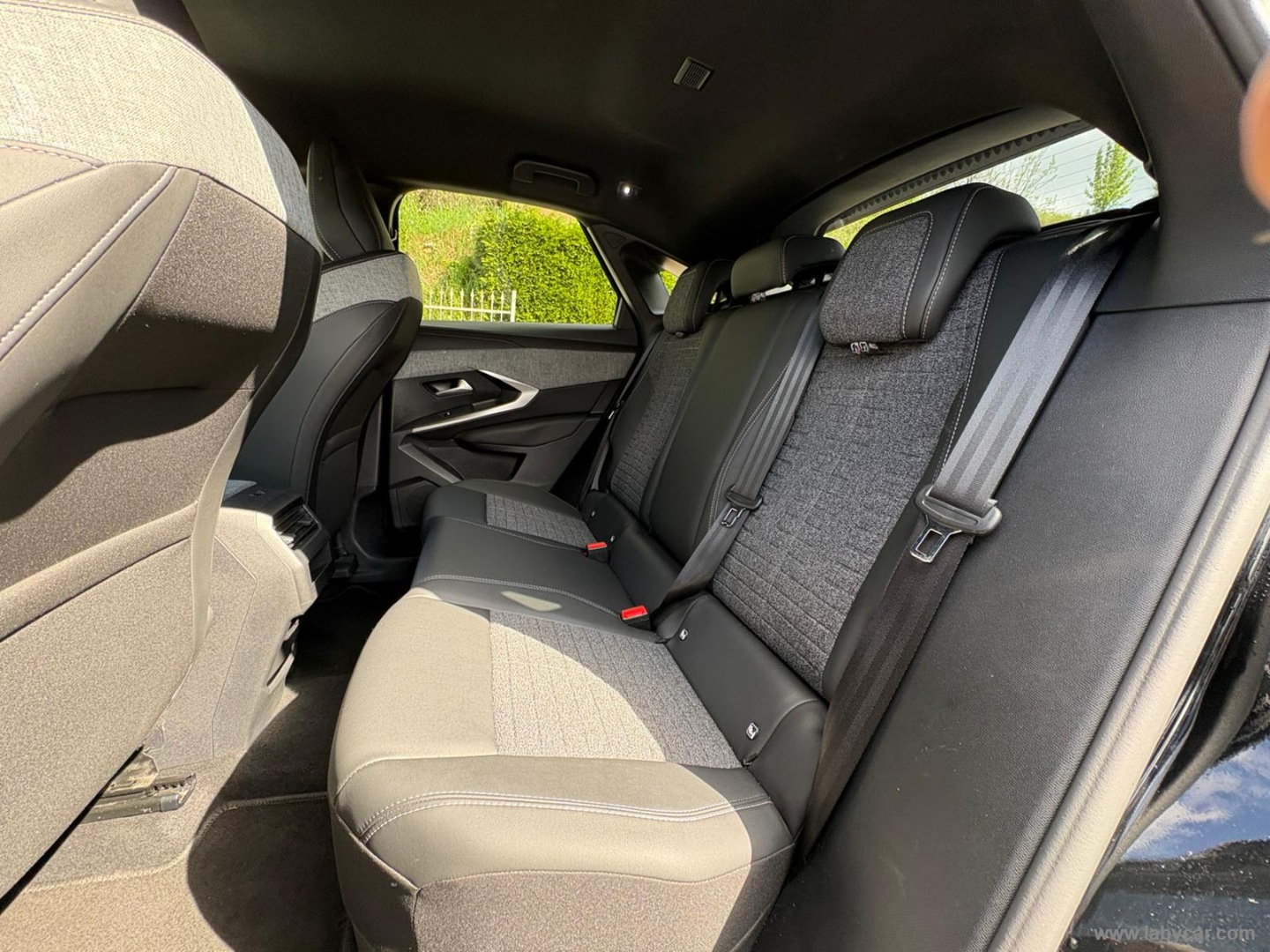 3008 Hybrid 136 e-DCS6 Allure - immagine 10