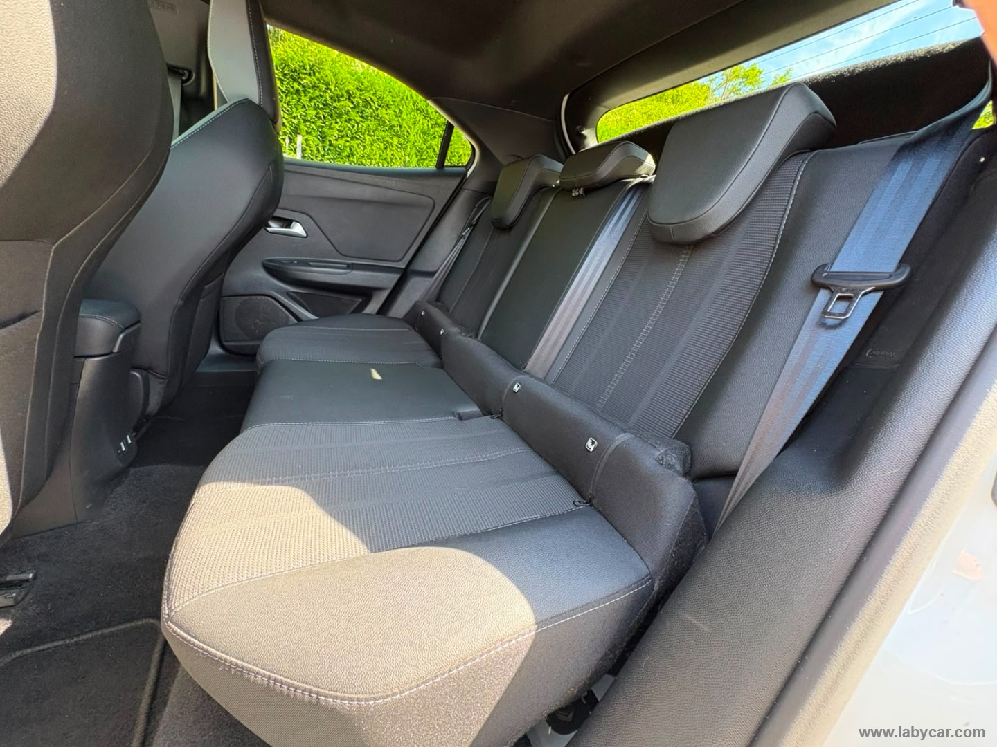 Opel Mokka Hybrid 145 CV DCT6 GS - Immagine 10