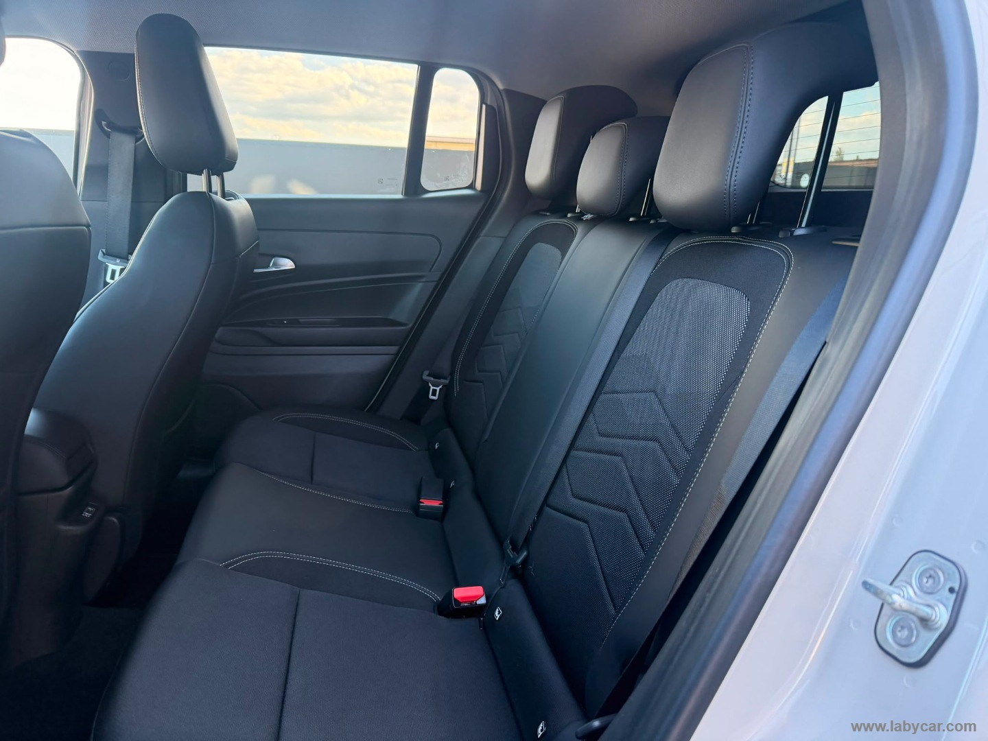 Jeep Avenger 1.2 Turbo Summit - Immagine 10