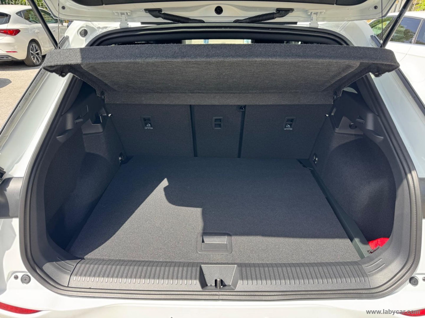 Volkswagen T-Roc 1.5 eTSI ACT 150 CV DSG R-Line - Immagine 10