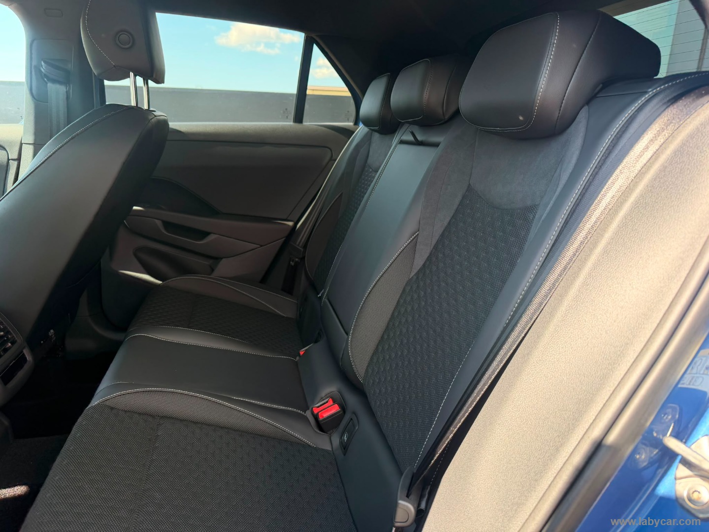 Volkswagen T-Roc 1.5 eTSI ACT 150 CV DSG R-Line - Immagine 10