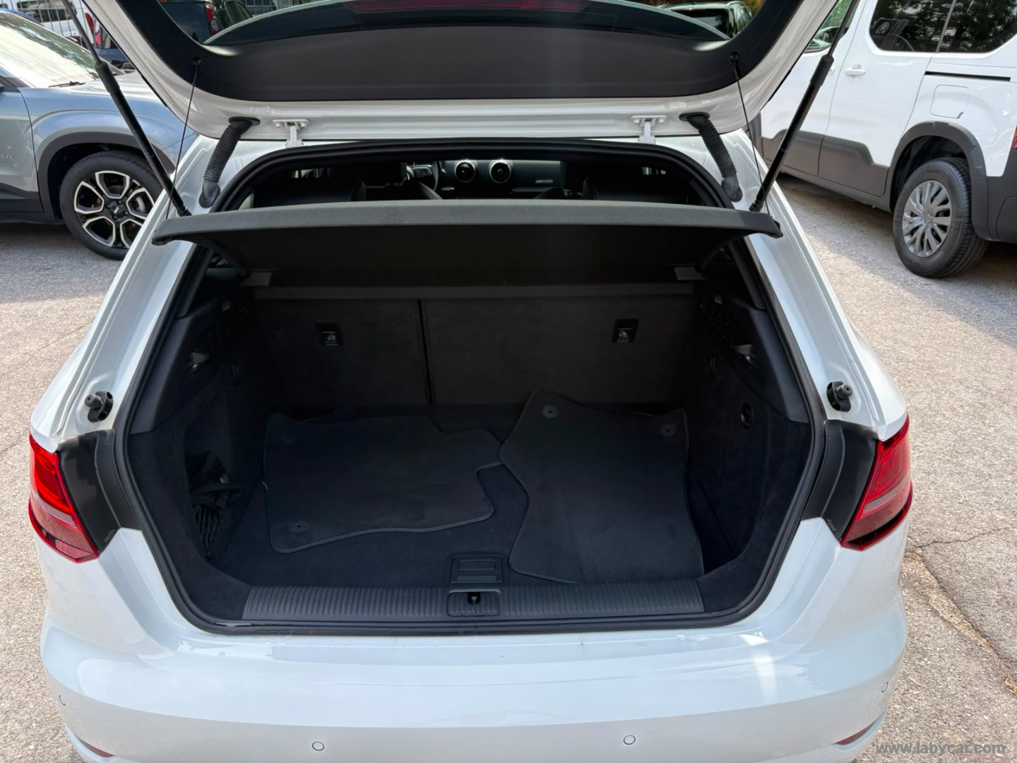 Audi A3 SPB 2.0 TDI Sport - Immagine 10