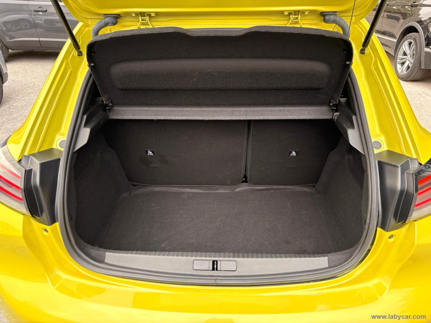 Peugeot 208 Hybrid 110 e-DCS6 Allure - Immagine 10