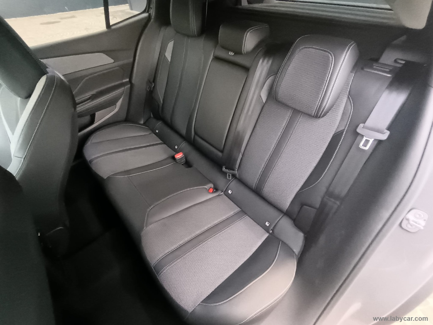Peugeot 408 Plug-in Hybrid 225 e-EAT8 Allure - Immagine 10