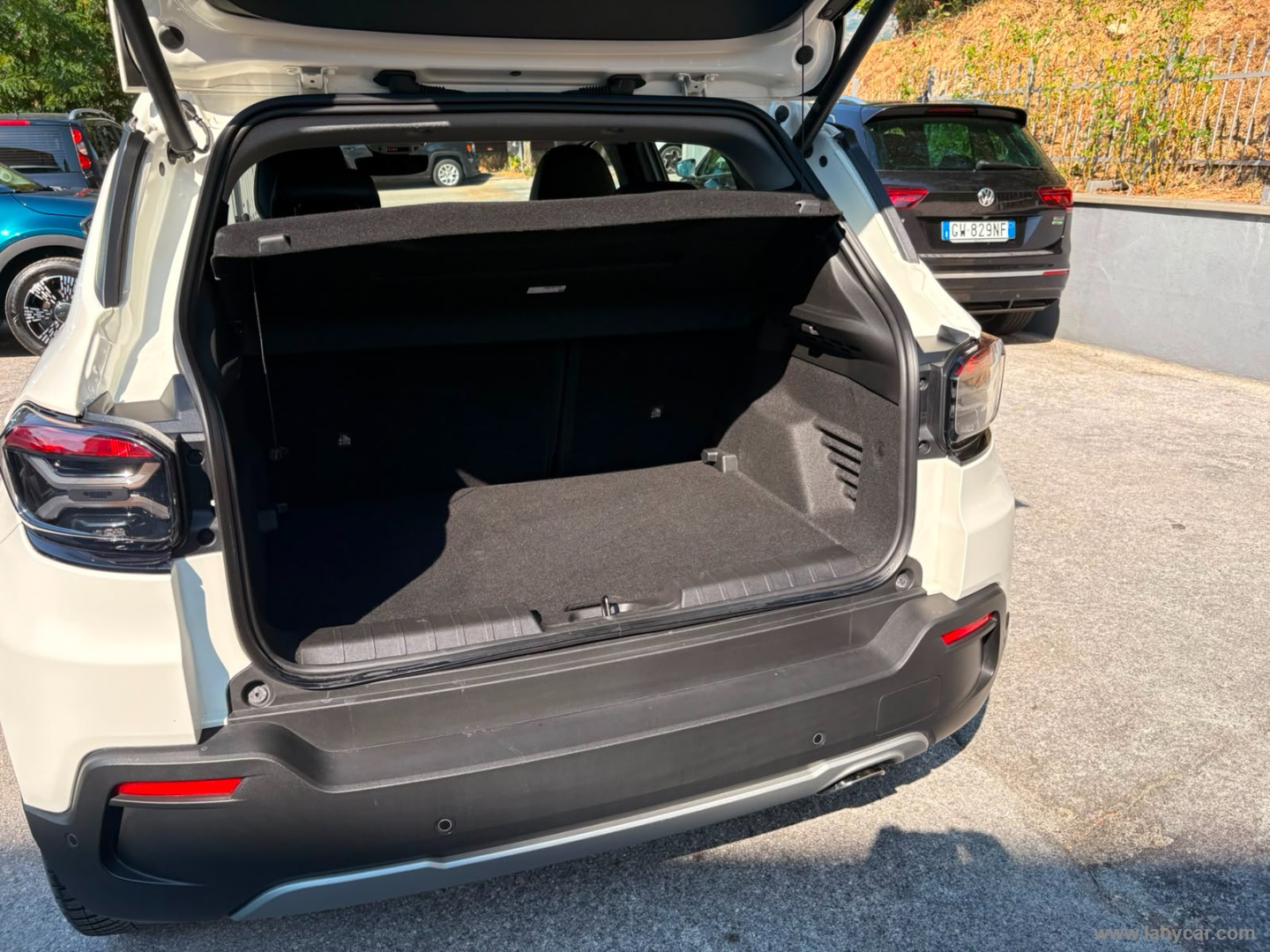 Jeep Avenger 1.2 Turbo Altitude - Immagine 10