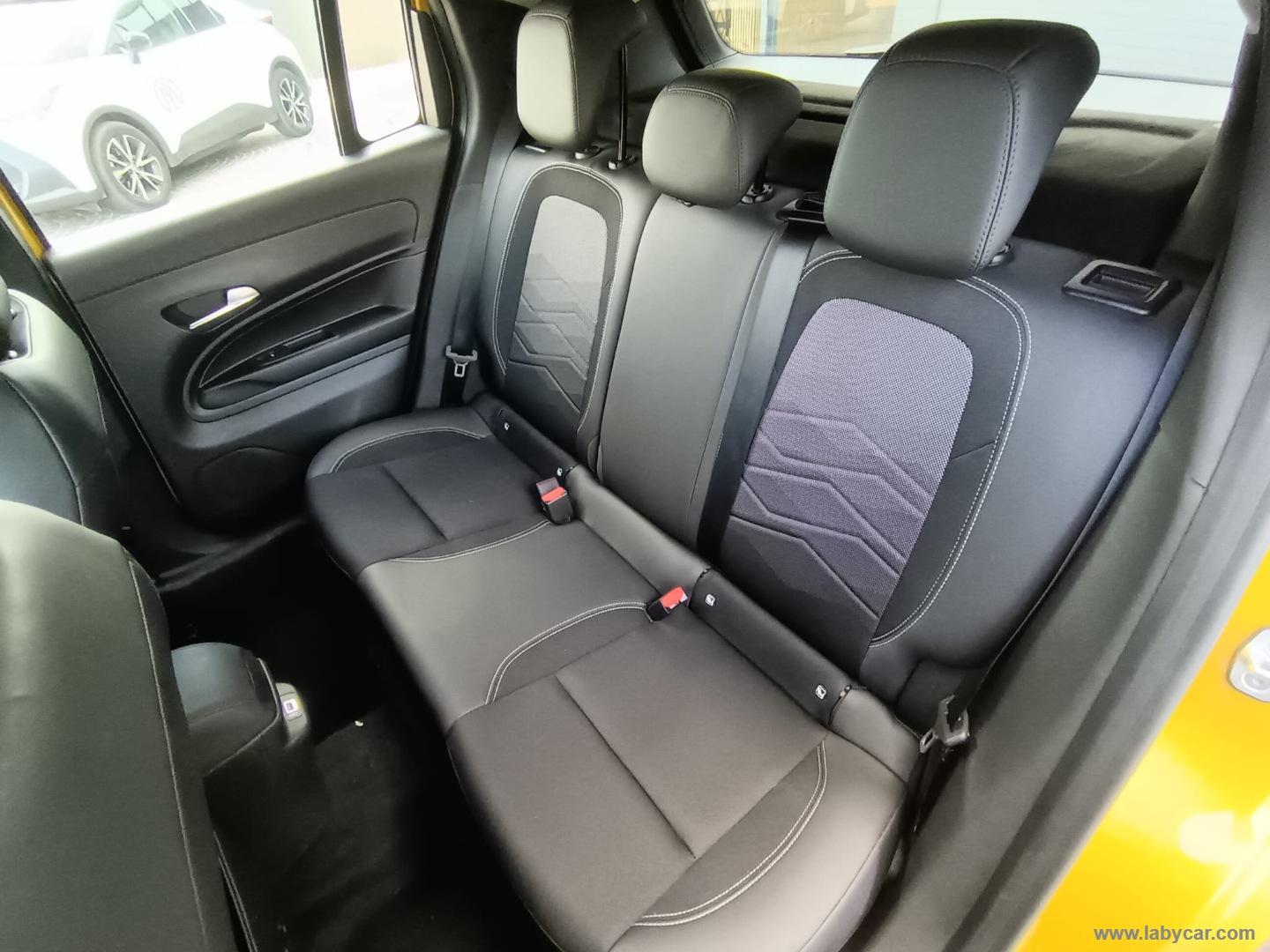 Jeep Avenger 1.2 Turbo Altitude - Immagine 10