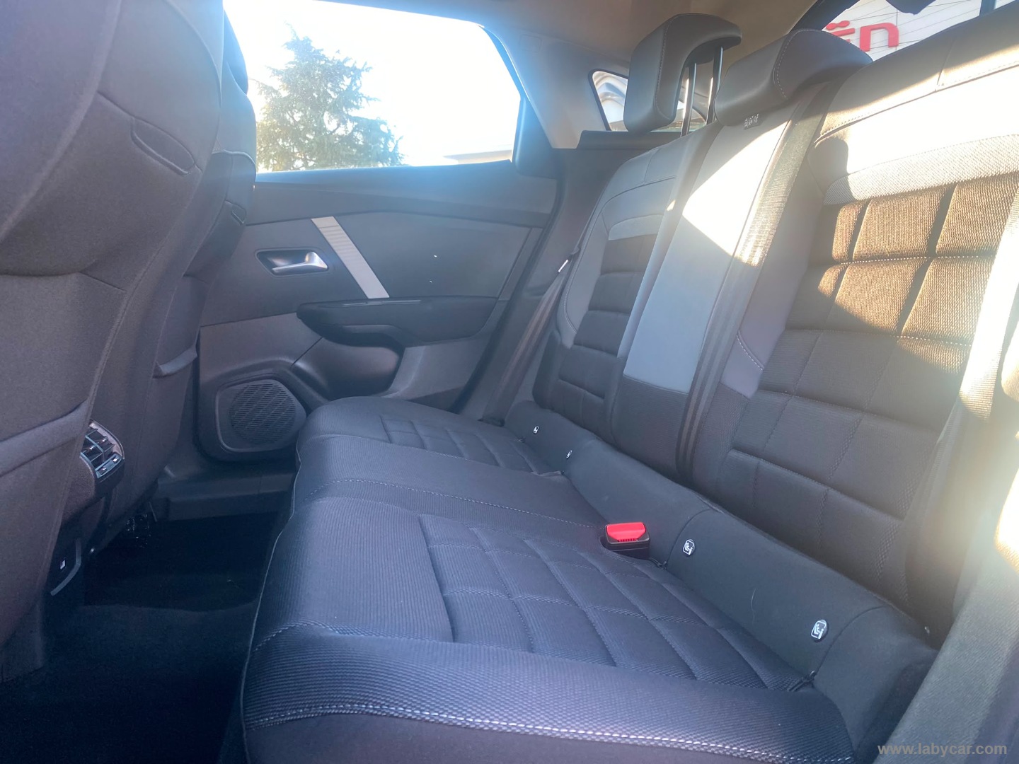 Citroën C4 Hybrid 145 e-DCS6 Plus - Immagine 10
