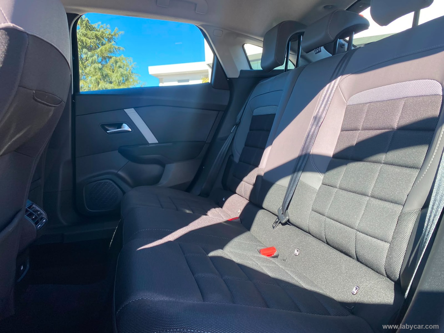 Citroën C4 Hybrid 145 e-DCS6 Plus - Immagine 10