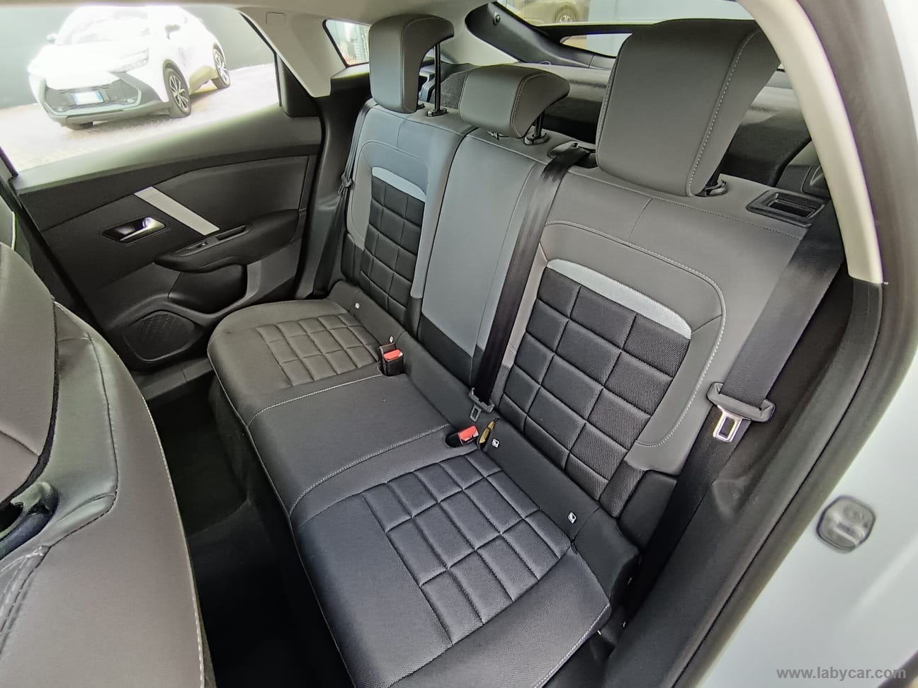 Citroën C4 Hybrid 145 e-DCS6 Plus - Immagine 10
