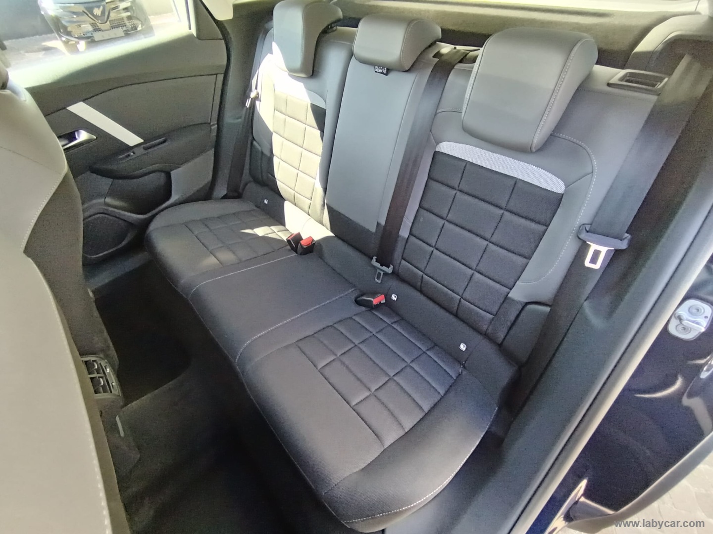 Citroën C4 Hybrid 145 e-DCS6 Plus - Immagine 10