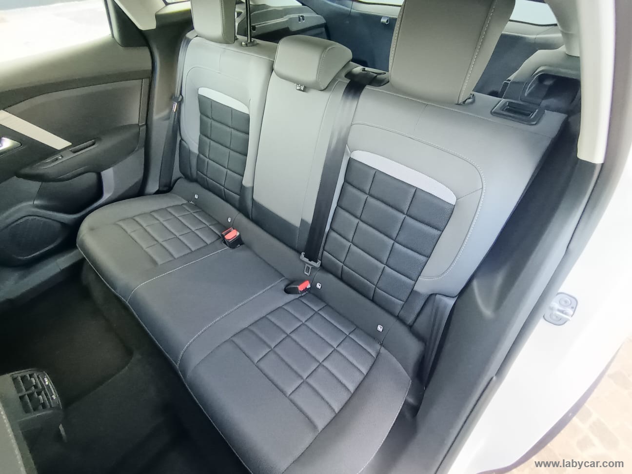 Citroën C4 Hybrid 145 e-DCS6 Plus - Immagine 10