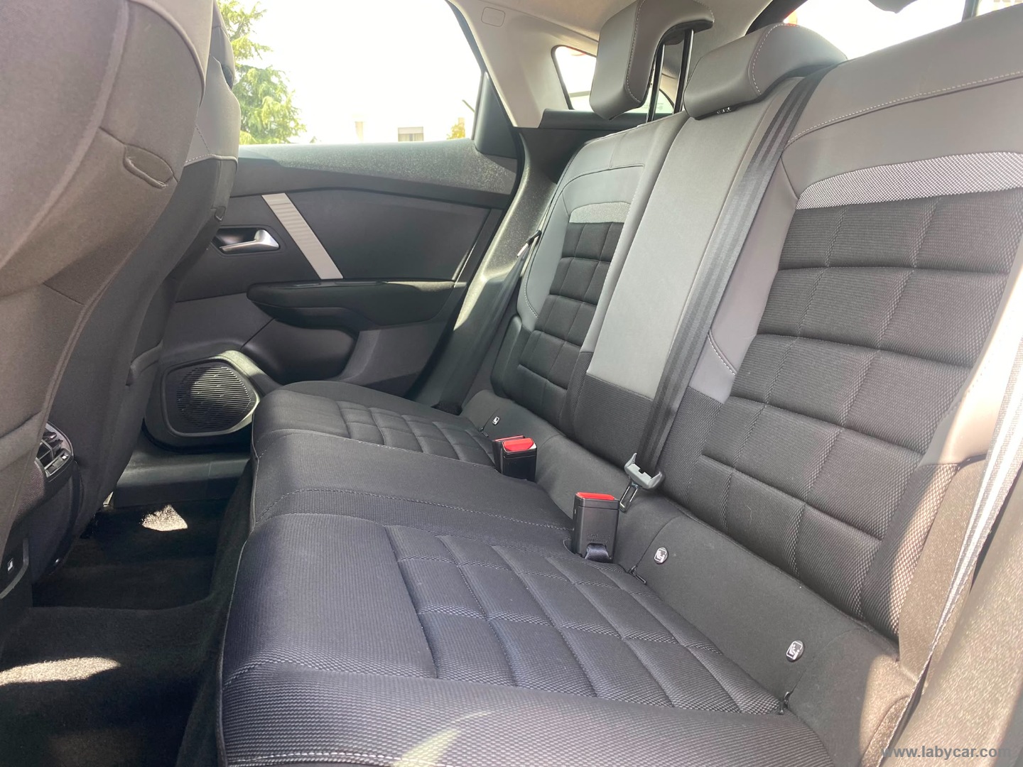 Citroën C4 Hybrid 145 e-DCS6 Plus - Immagine 10