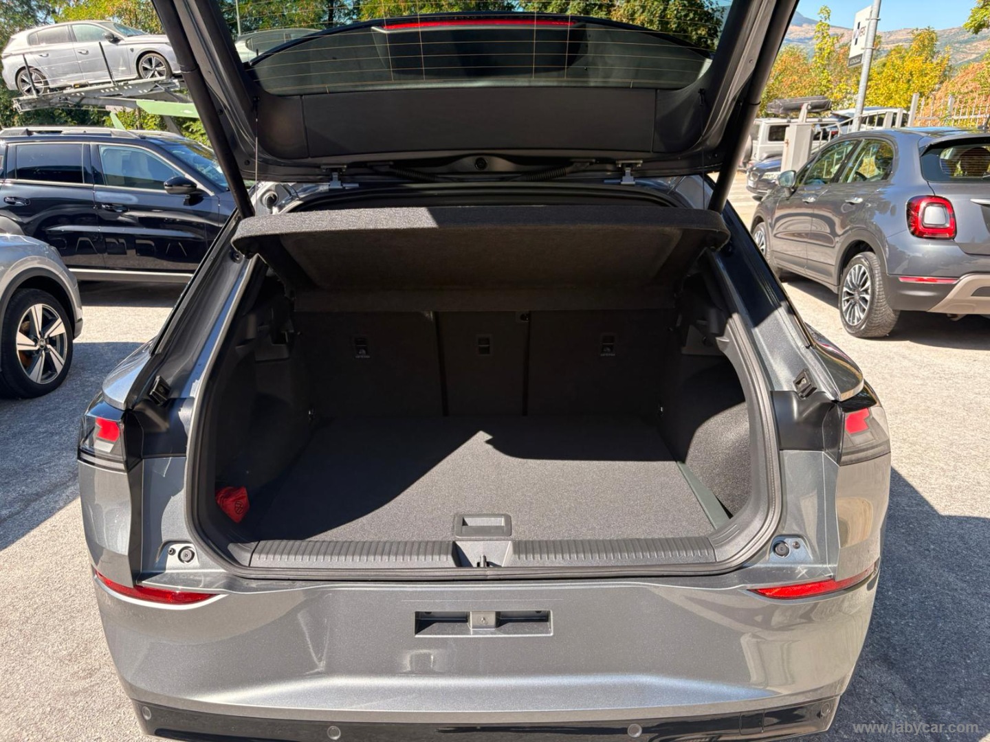Volkswagen T-Roc 1.5 eTSI ACT 150 CV DSG R-Line - Immagine 10