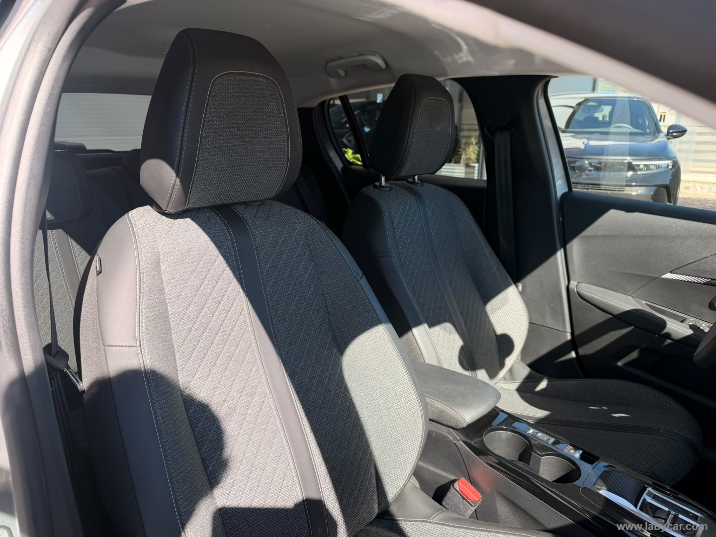 Peugeot 208 Hybrid 110 e-DCS6 Allure - Immagine 10