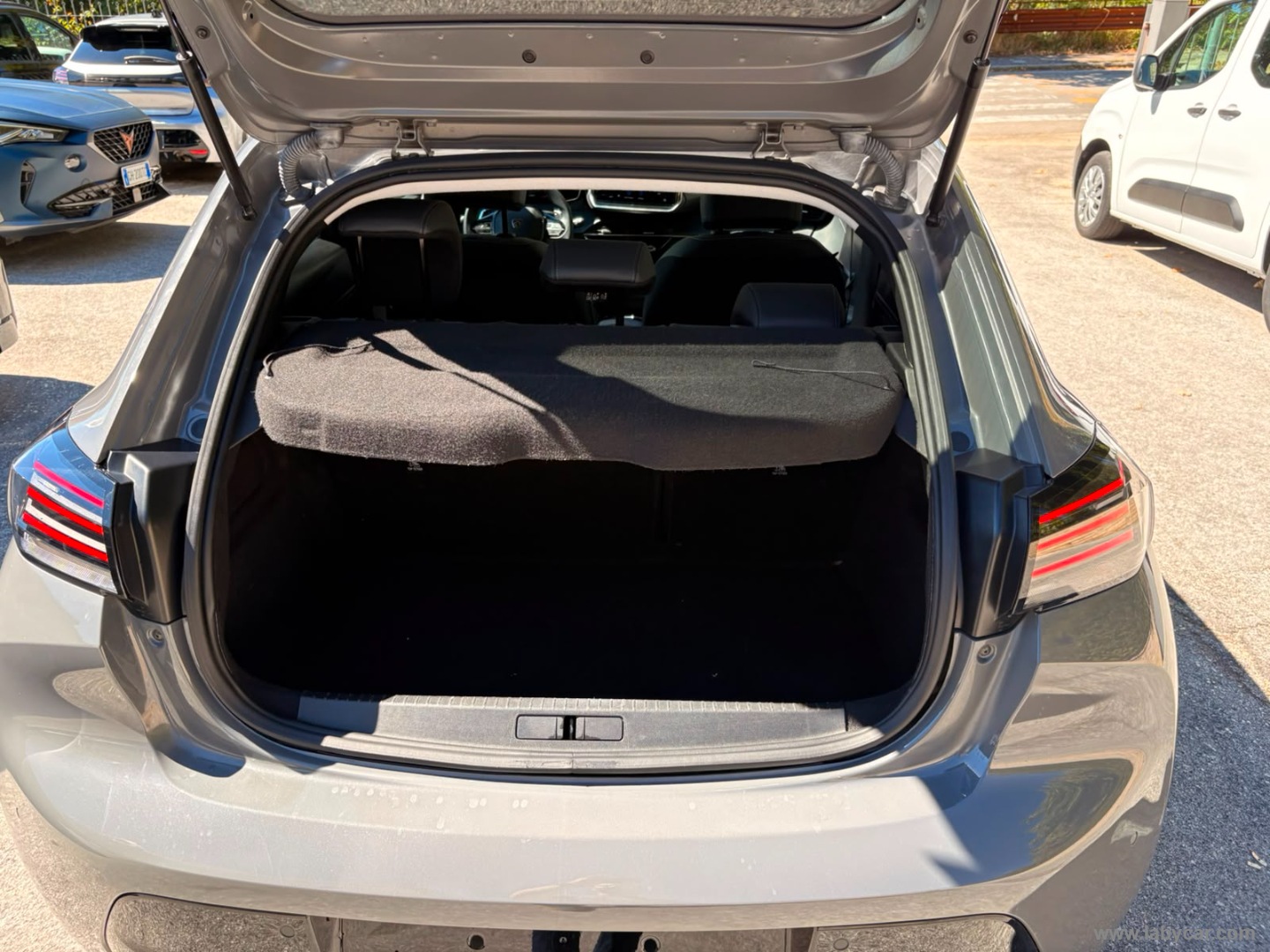 Peugeot 208 Hybrid 110 e-DCS6 Allure - Immagine 10