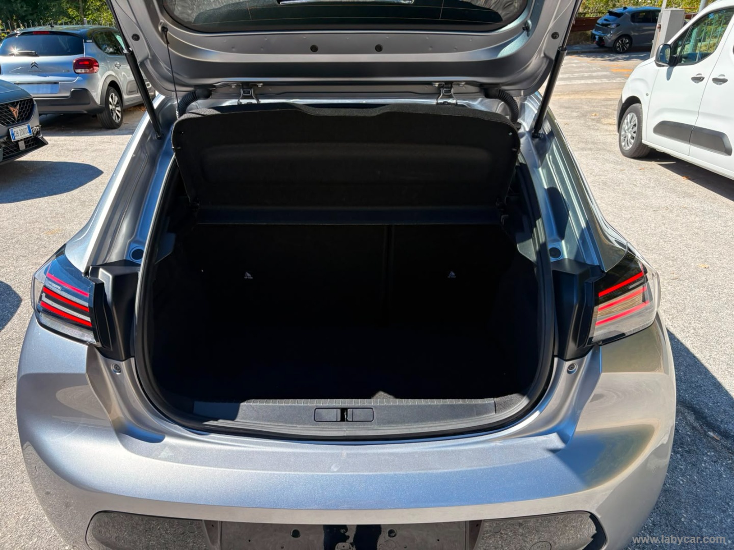 Peugeot 208 Hybrid 110 e-DCS6 Allure - Immagine 10
