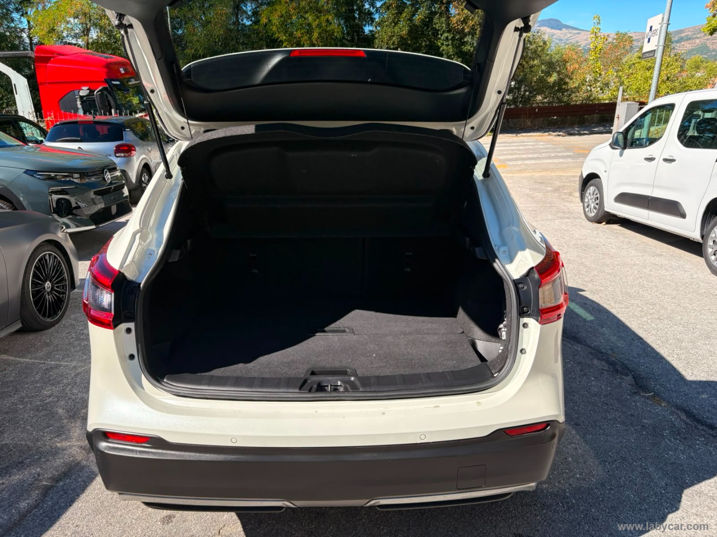 Nissan Qashqai 1.5 dCi N-Connecta - Immagine 10