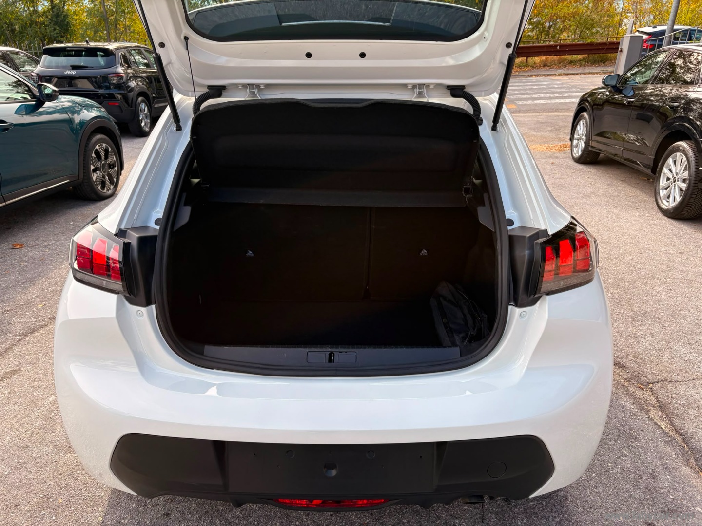 Peugeot 208 BlueHDi 100 S&S 5p. Active - Immagine 10