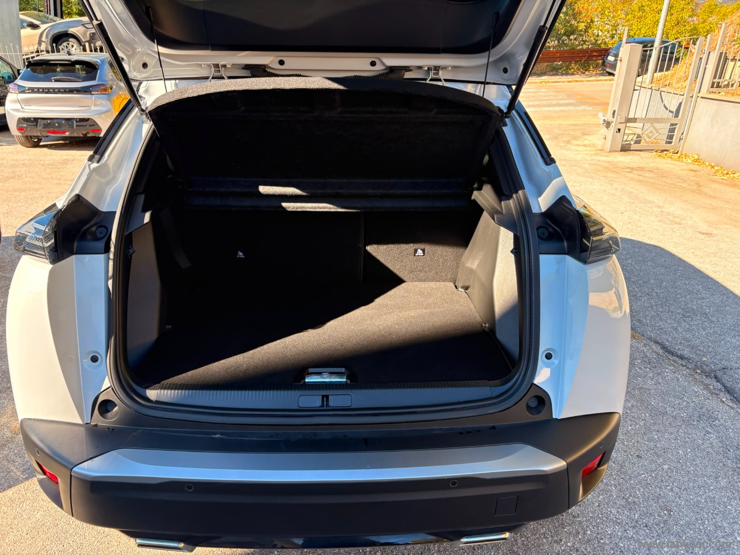 Peugeot 2008 PureTech 130 S&S EAT8 GT - Immagine 10