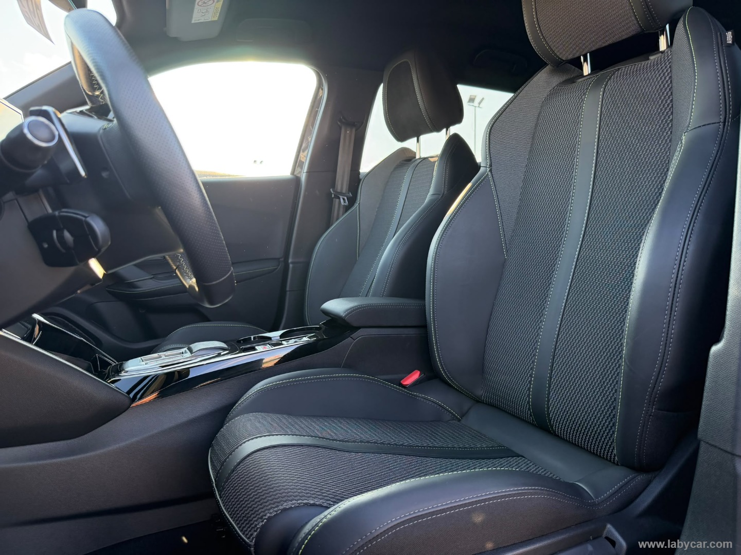 Peugeot 2008 PureTech 130 S&S EAT8 GT - Immagine 10