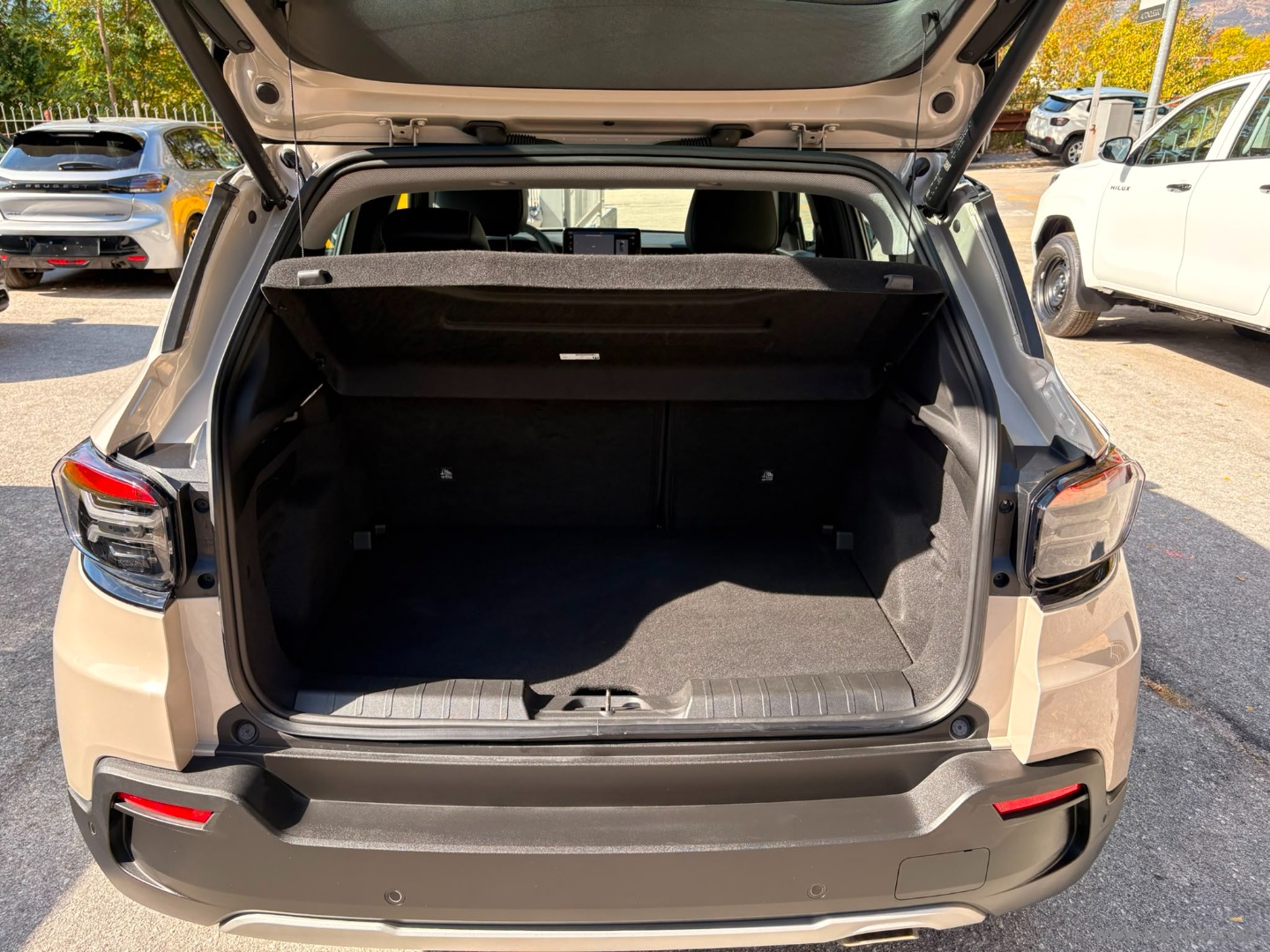 Jeep Avenger 1.2 Turbo Altitude - Immagine 10