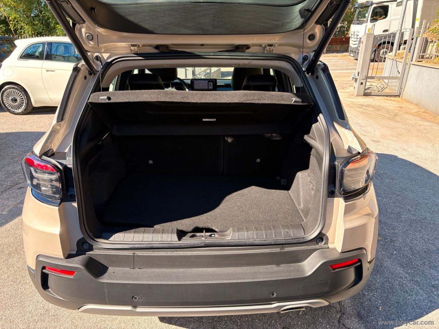 Jeep Avenger 1.2 Turbo Altitude - Immagine 10
