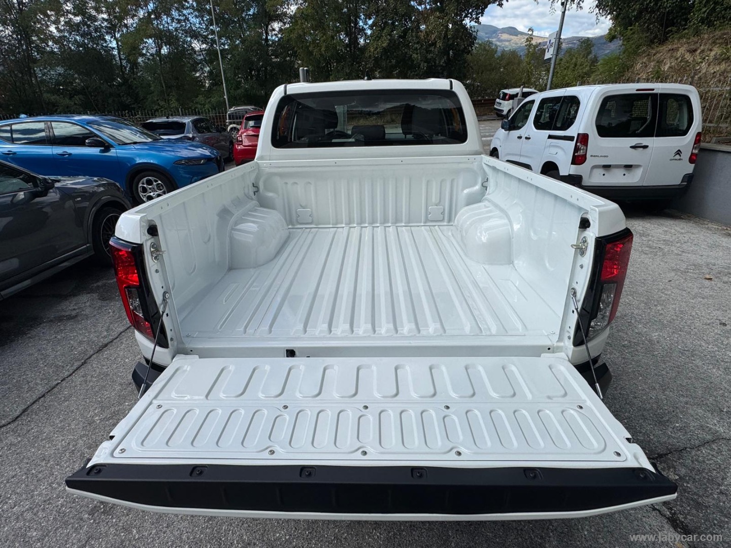 Toyota Hilux 2.8 D-4D 48V A/T 4WD DC Hilux - Immagine 10