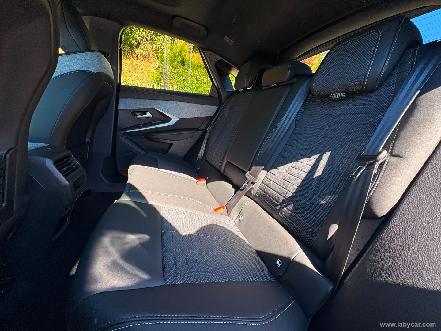 Peugeot 3008 Hybrid 145 e-DCS6 GT - Immagine 10