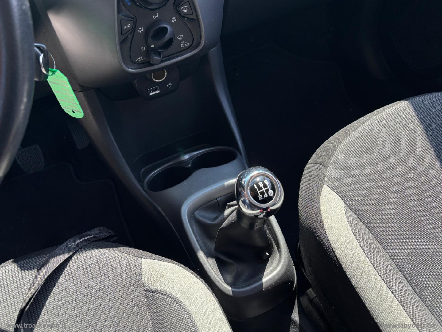 Aygo Connect 1.0 VVT-i 72 CV 5p. x-cool - immagine 10