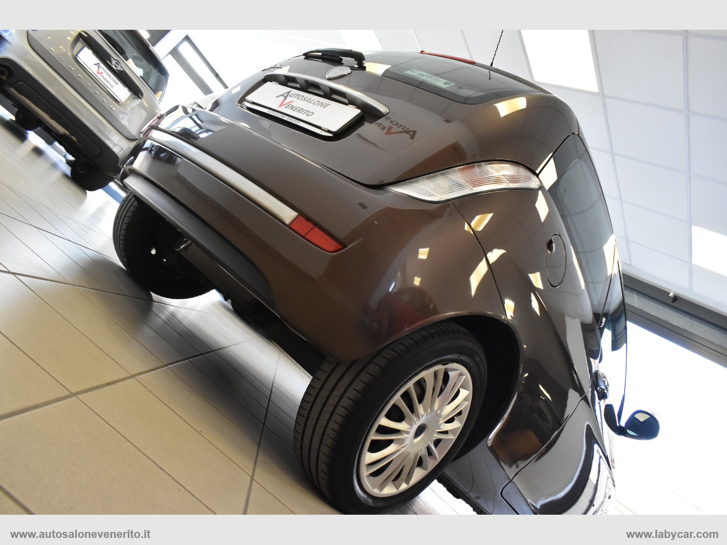 Ypsilon 1.2 Versus - immagine 10