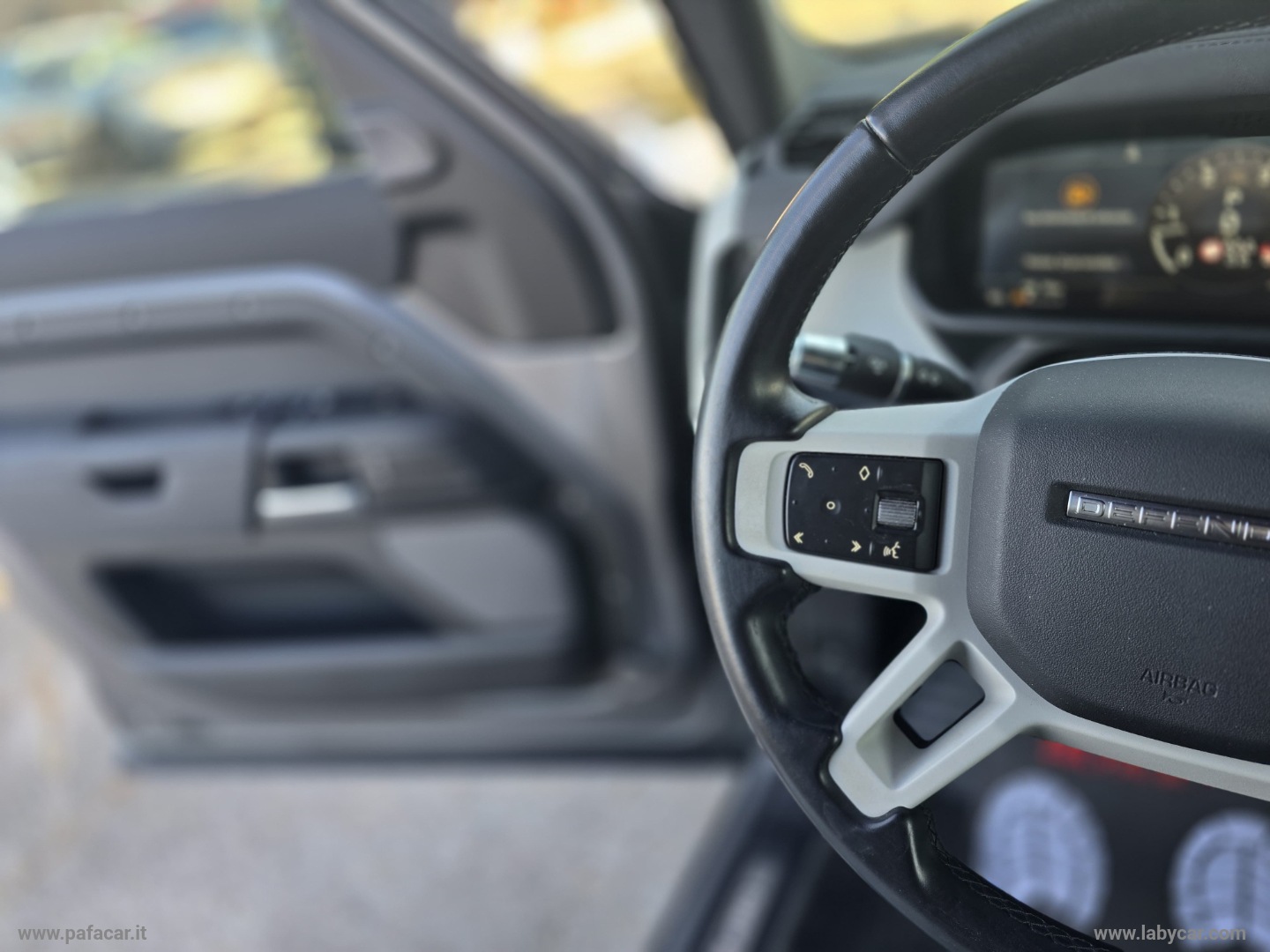 Defender 110 3.0D I6 250 CV X-Dynamic S - immagine 10