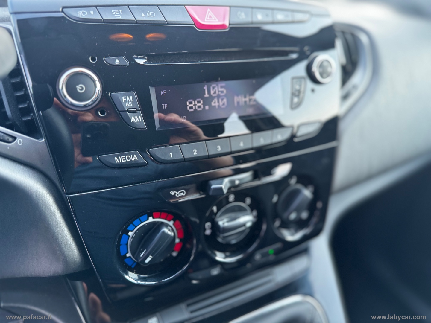 Ypsilon 0.9 T.Air 85CV 5p.Met.Ec.Elef. - immagine 10