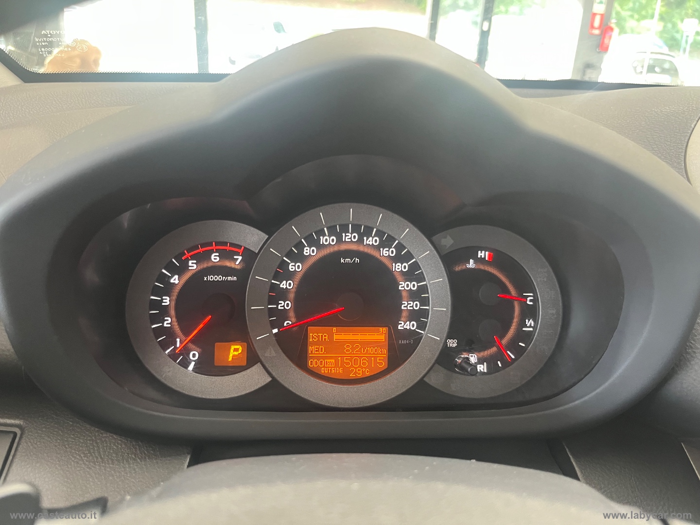 RAV4 Crossover 2.2 D-Cat A/T 150 CV Lux. - immagine 10