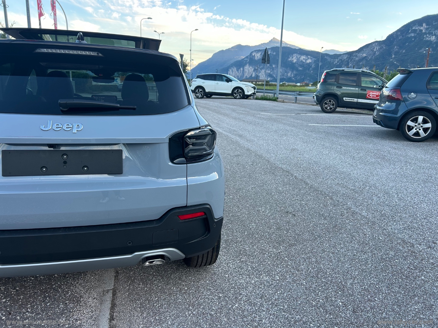 Avenger 1.2 Turbo 110CV e-Hybr. Summit VERNICE BICOLORE GRIGIO STORM/TETTO NERO - immagine 10