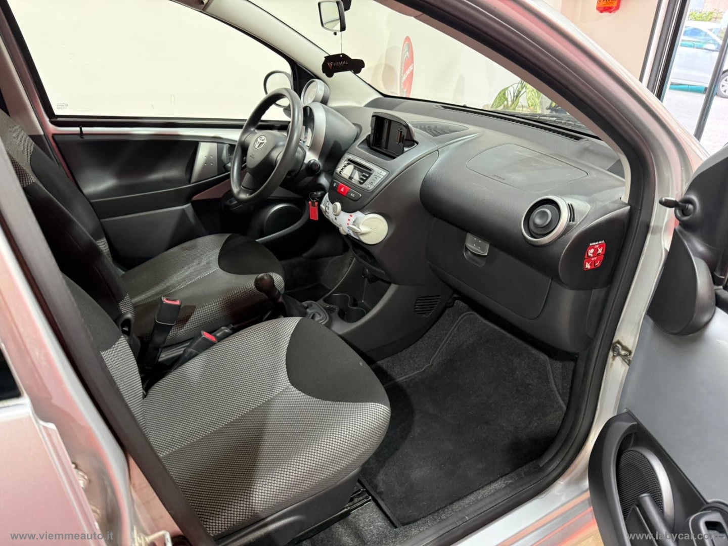 Aygo 1.0 12V VVT-i 5p. Lounge Connect - immagine 10
