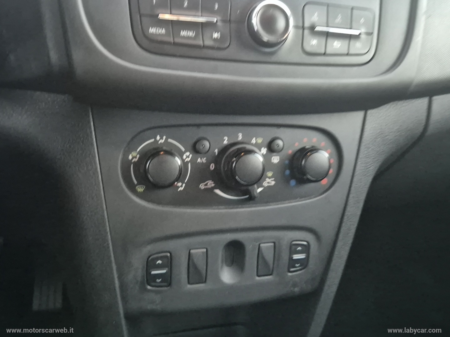 Sandero 0.9 TCe 12V T-GPL 90 CV S&S Amb. - immagine 10