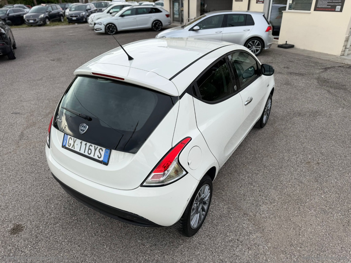 Ypsilon 0.9 T.Air 85CV 5p. Met.Ec. Gold - immagine 10